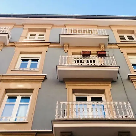 4 Bedrooms Flat In The City Center Homestay szállás *