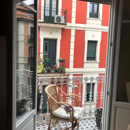 4 Bedrooms Flat In The City Center *