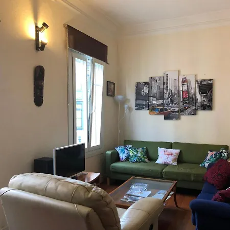 4 Bedrooms Flat In The City Center Homestay *